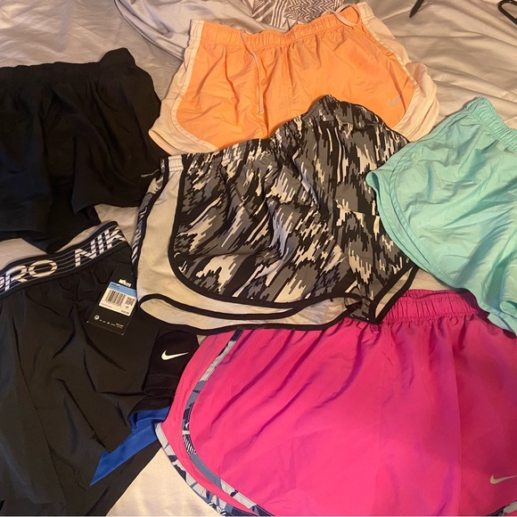 Nike Running Shorts - Picture 2 of 3